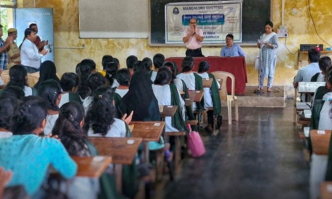 Karwar Polytechnic Hosts Drug Awareness Campaign by Customs Officers | Karwarnews.in - One7 Digital 